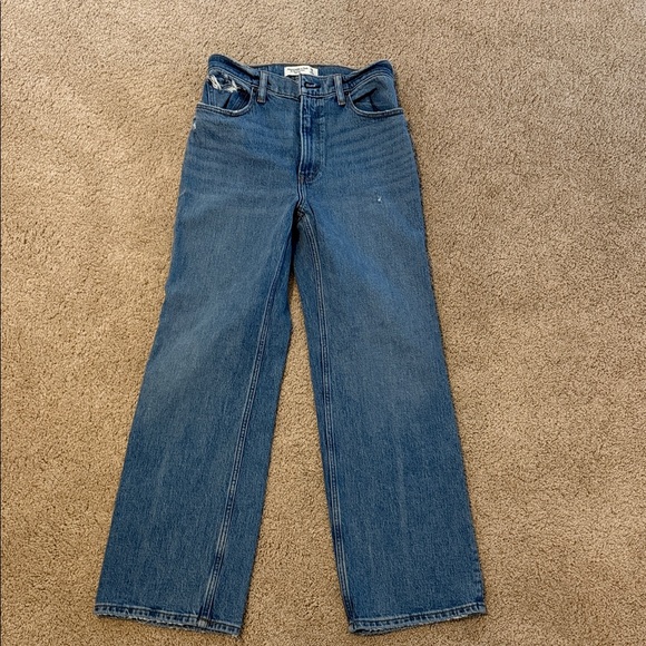 Abercrombie & Fitch 90s Relaxed High Rise Jeans - Picture 2 of 3